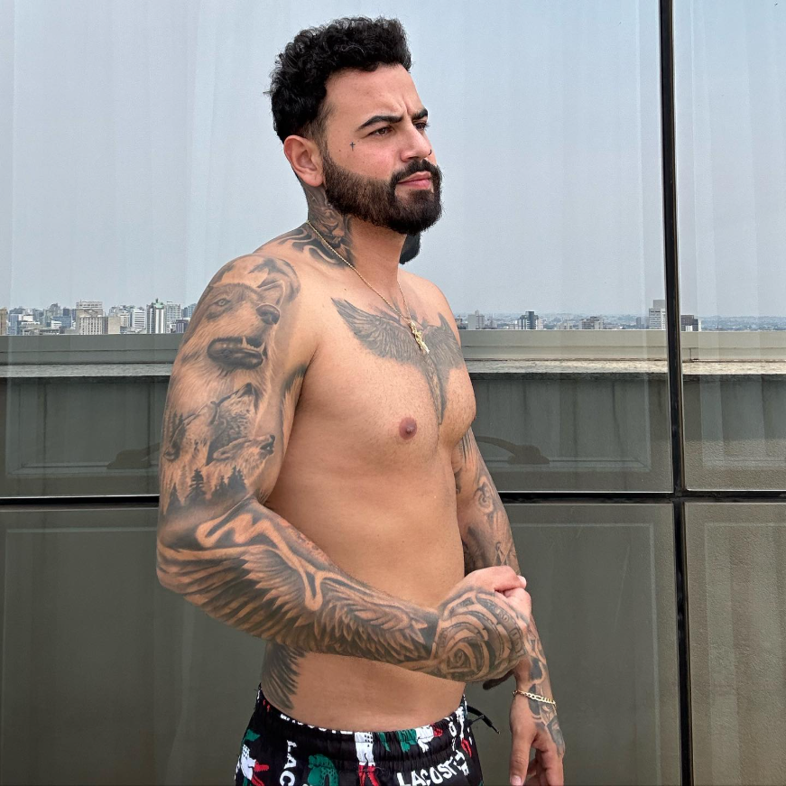 Marcos Arrais, foto original sin retoque corporal